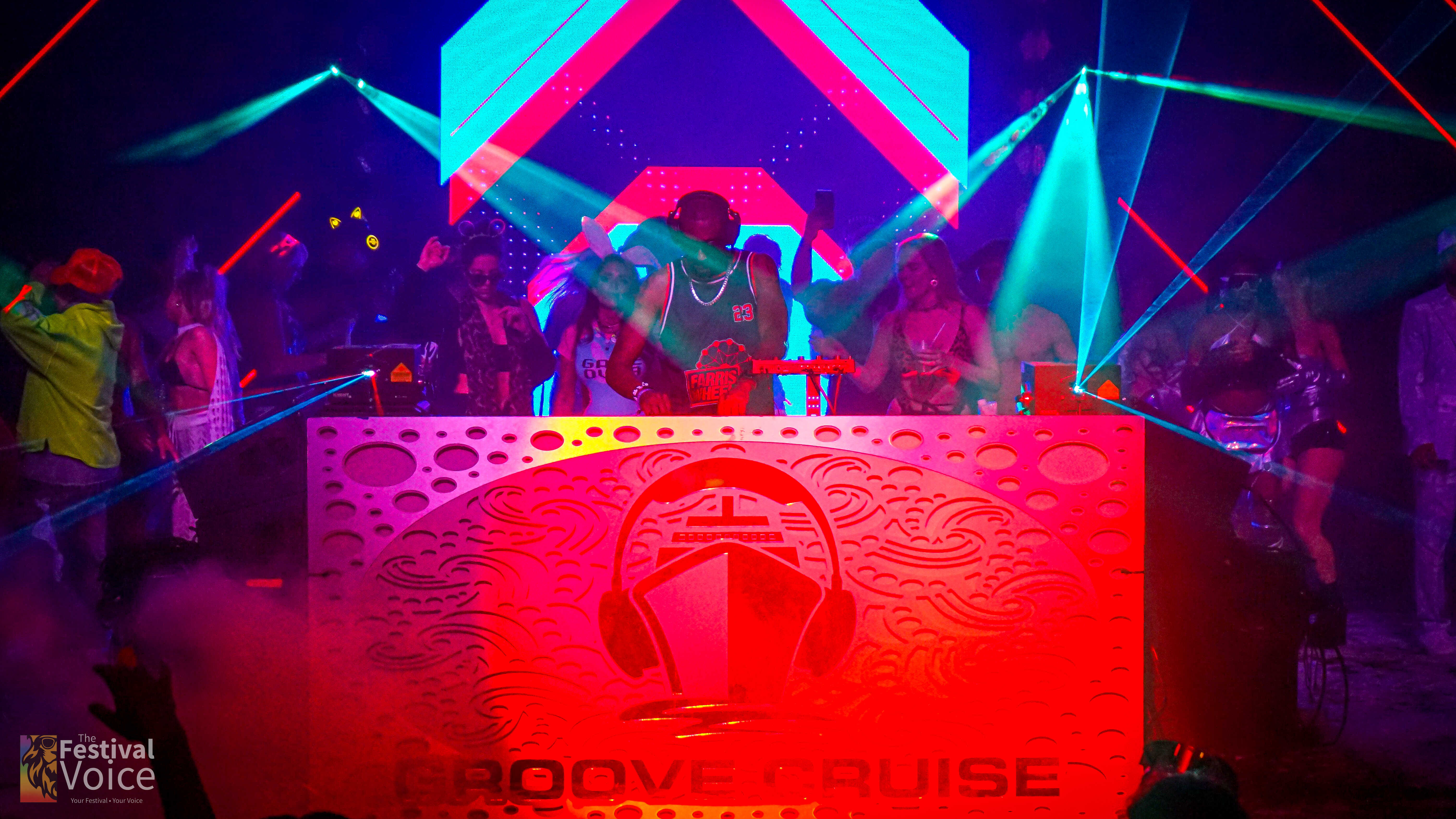 groove-cruise-cabo-2022-691_optimized