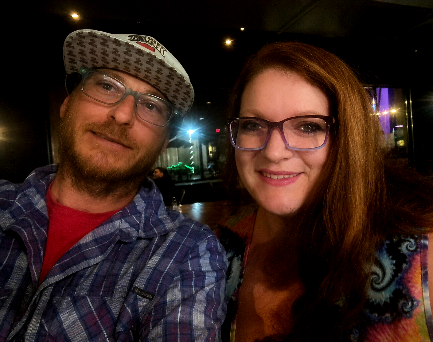 2 friends enjoy live music together