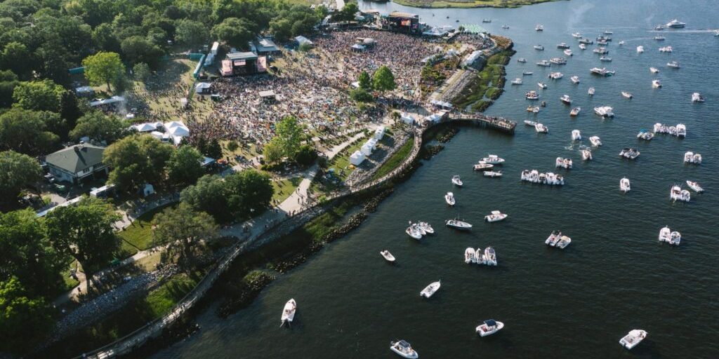high water 2022 after 5 boats shoreline high water 2022 after 5 boats shoreline